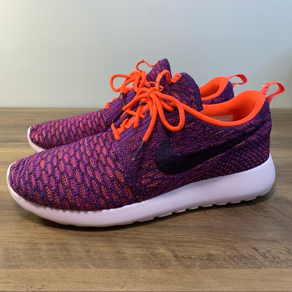 Nike women size 7.5 Roshe One Flyknit Total Crimson